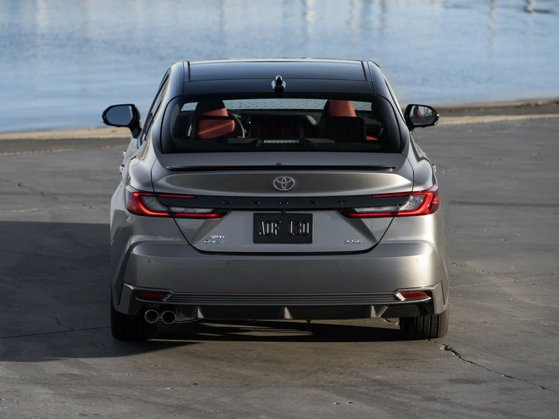 Toyota Camry - photo 2