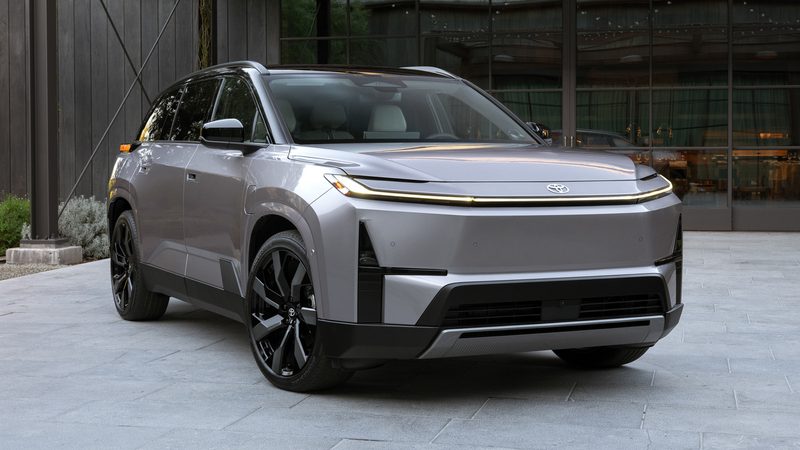 Toyota Highlander EV - photo 3