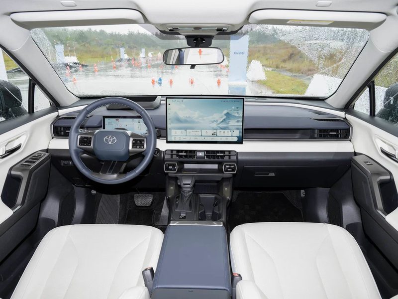 Toyota Wildlander - interior