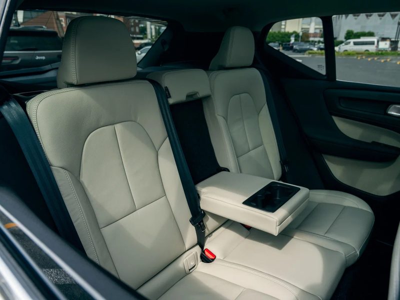 Volvo XC40 - interior