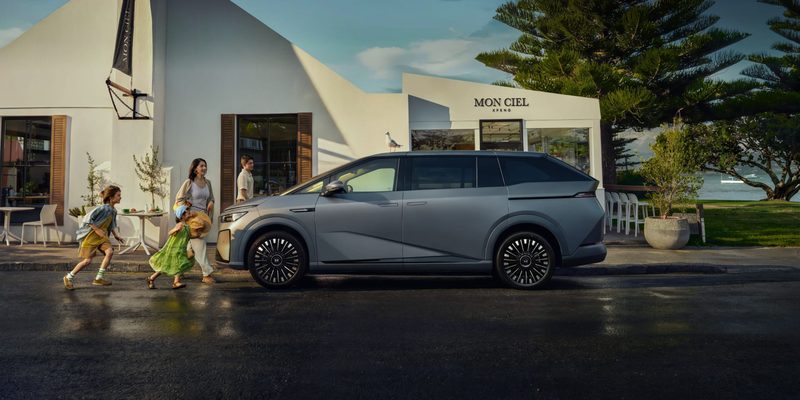 Xpeng launches the X9 electric MPV in seven European markets at once - photo 4