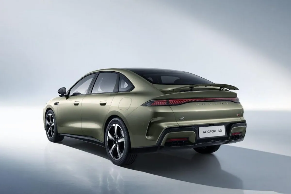 Arcfox S3: Large Electric Sedan from BAIC from $10,100 — photo 3